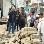 पुलिया के निर्माण को लेकर स्थानीय लोगों ने विरोध किया