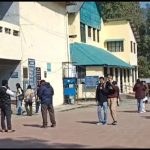 250 छात्र छात्राओं ने दी प्री पीएचडी की परीक्षा जिसमें एक दिव्यांग छात्रा भी खटीमा से पहुँची भाई के सहारे परीक्षा देने।