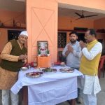 भाजपा के बरिष्ठ नेता हेम आर्या ने 15 किलोमीटर दूर पैदल चलकर ग्रामीणों की समस्या को सुना व धामी सरकार की योजनाओं को सांझा किया।