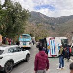 भवाली सड़क मार्ग पर पलट गई बस खुपी के पास