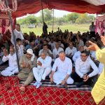 450 मकानों पर संकट, किसानों के समर्थन में उतरे विजय प्रताप।