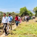 प्रधानमंत्री ग्राम सड़क योजना मार्ग का ब्लॉक प्रमुख डॉक्टर हरीश बिष्ट ने अधिकारियों के साथ किया निरीक्षण।