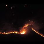 आलूखेत जंगल में लगी भीषण आग वन सम्पदा को हुआ भारी नुकसान।