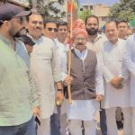 गन्ना किसानों के बकाया भुगतान को लेकर सपा का प्रदर्शन, चौकी चौराहे पर धरना देकर सौंपा ज्ञापन