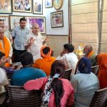 मुजेसर रेलवे अंडरपास परियोजना को लेकर आजाद नगर के निवासियों ने विधायक पं. मूलचंद शर्मा से की मुलाकात, मिला आश्वासन नहीं उजड़ेगे किसी के घर,