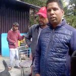 तेज हवाओं के चलते नारायण राम के मकान समीप गिरा पेड़। अलबत्ता कोई जनहानी नही हुई।